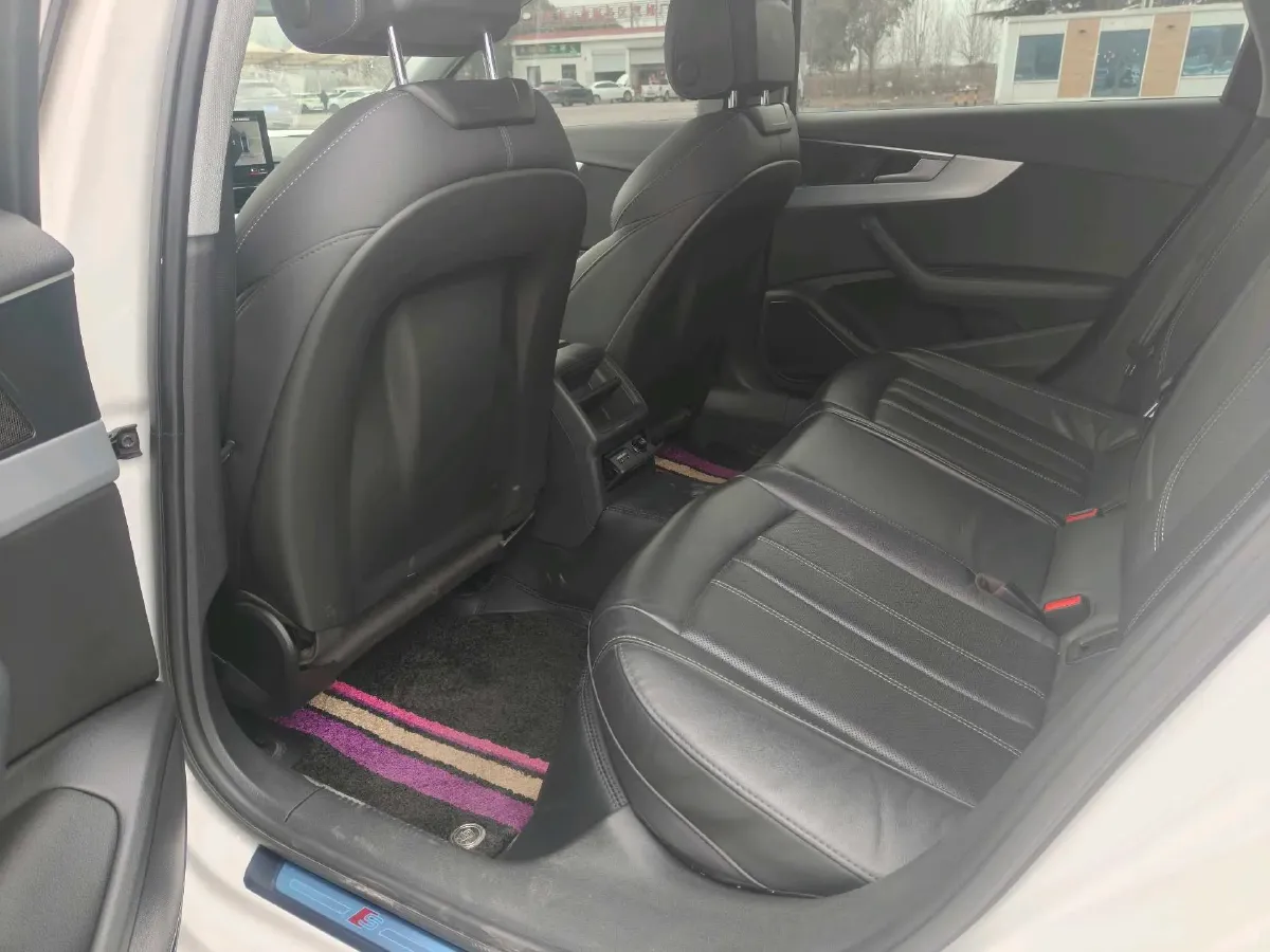 2022 Audi A4L 2.0T 190HP L4 7DCT,autocango,china used car exporter,china ev exporter,chinese used car exporter,chinese used ev exporter