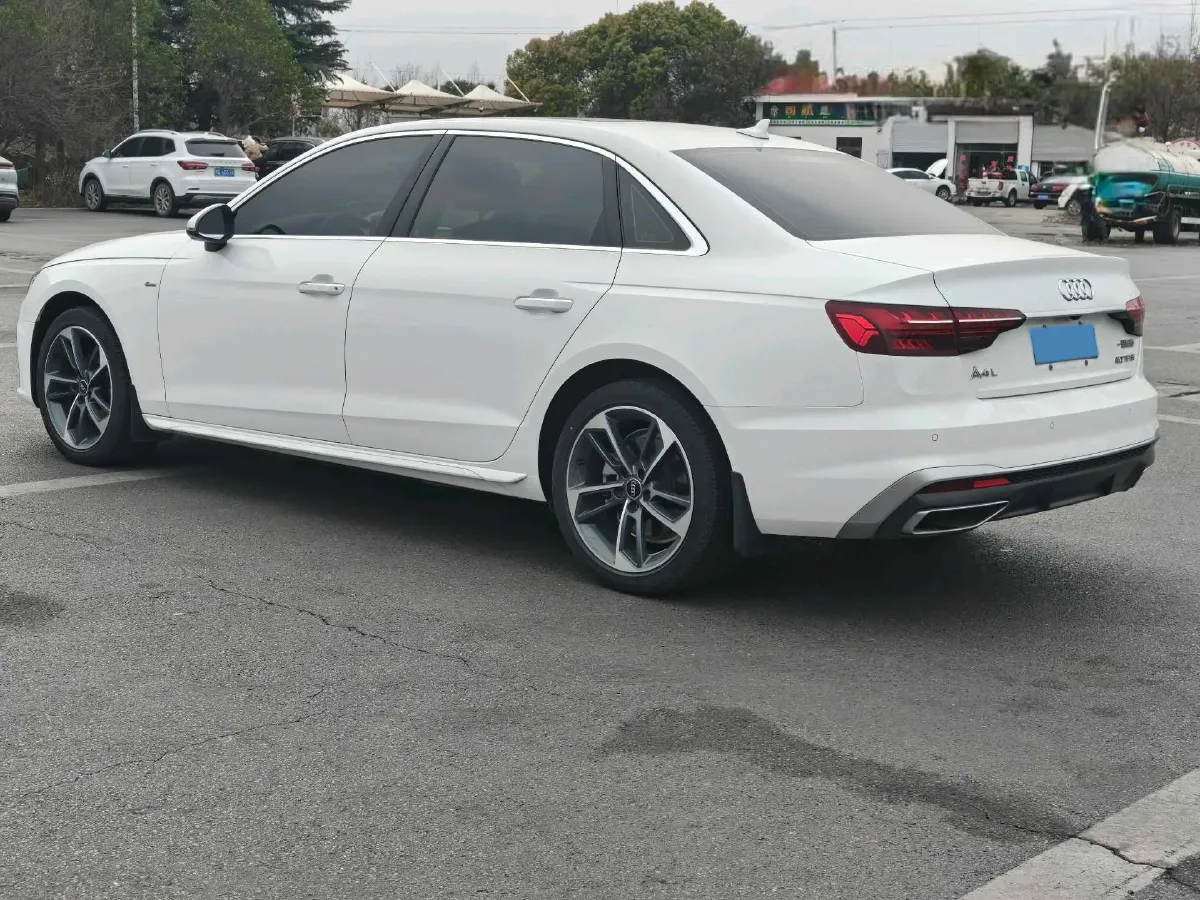 2022 Audi A4L 2.0T 190HP L4 7DCT,autocango,china used car exporter,china ev exporter,chinese used car exporter,chinese used ev exporter