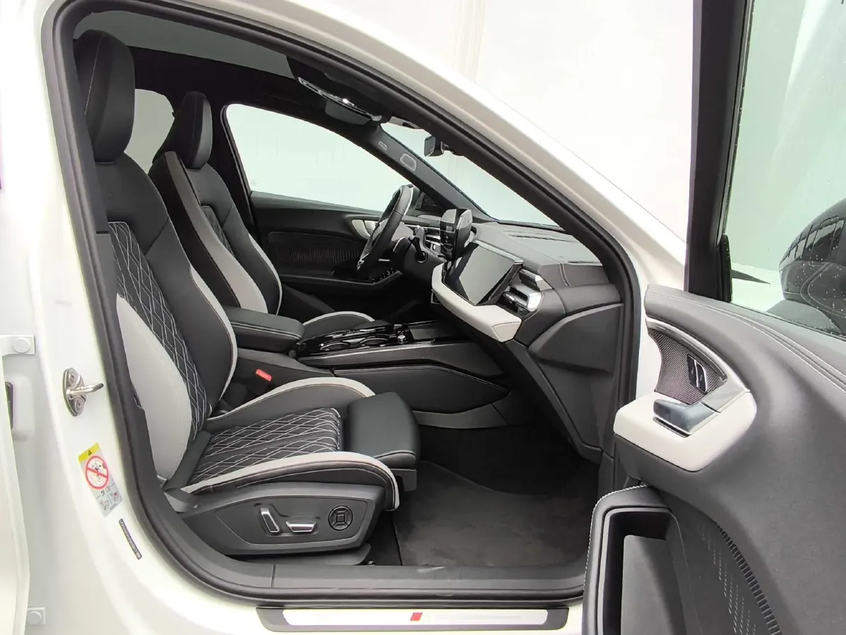 2026 Audi A5L 2.0T 204HP L4 7DCT,autocango,china used car exporter,china ev exporter,chinese used car exporter,chinese used ev exporter