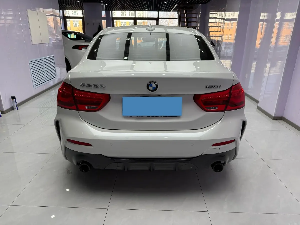 2022 BMW 1 Series 1.5T 140HP L3 7DCT,autocango,china used car exporter,china ev exporter,chinese used car exporter,chinese used ev exporter