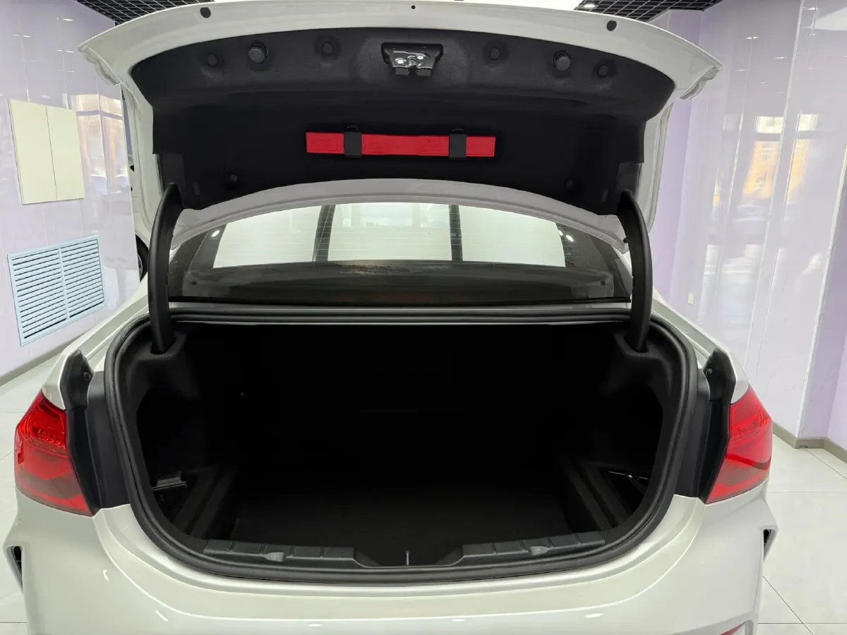 2022 BMW 1 Series 1.5T 140HP L3 7DCT,autocango,china used car exporter,china ev exporter,chinese used car exporter,chinese used ev exporter