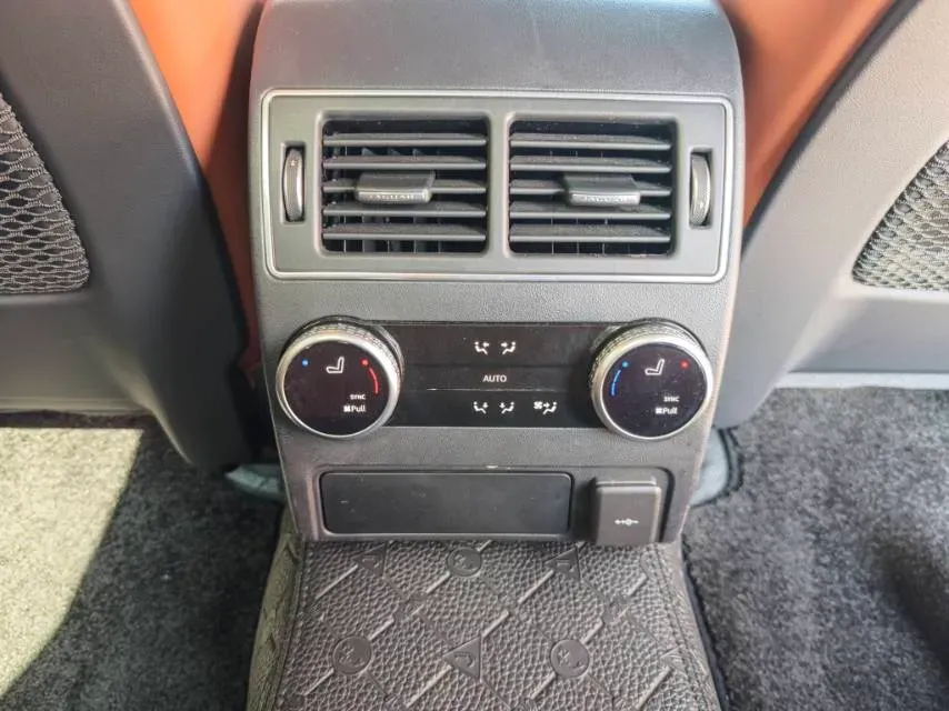 2023 Jaguar XFL 2.0T 300HP L4 8AT,autocango,china used car exporter,china ev exporter,chinese used car exporter,chinese used ev exporter