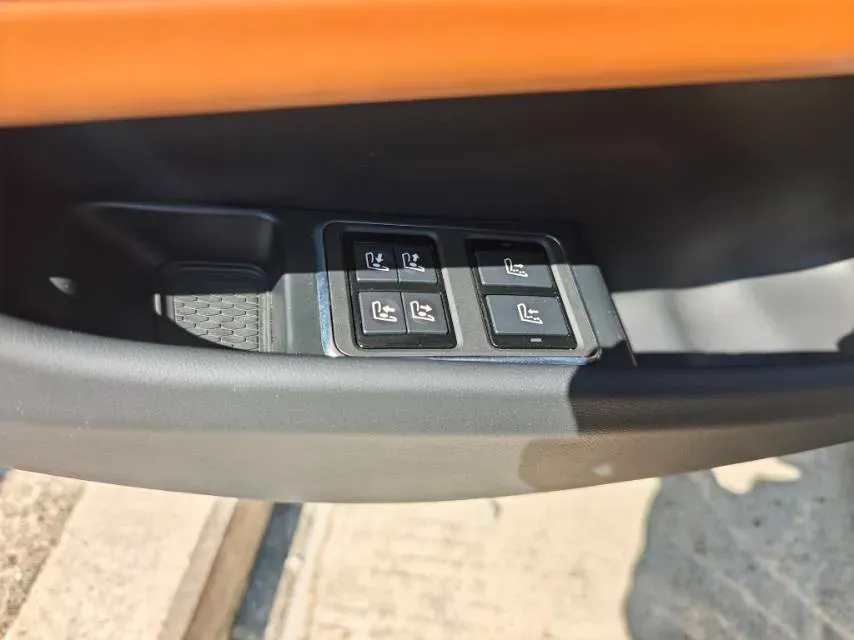 2023 Jaguar XFL 2.0T 300HP L4 8AT,autocango,china used car exporter,china ev exporter,chinese used car exporter,chinese used ev exporter