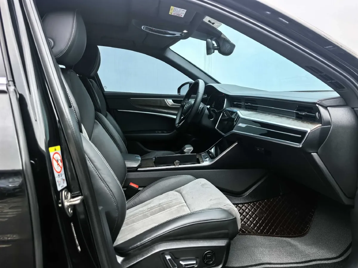 2023 Audi A6L 2.0T 245HP L4 7DCT,autocango,china used car exporter,china ev exporter,chinese used car exporter,chinese used ev exporter