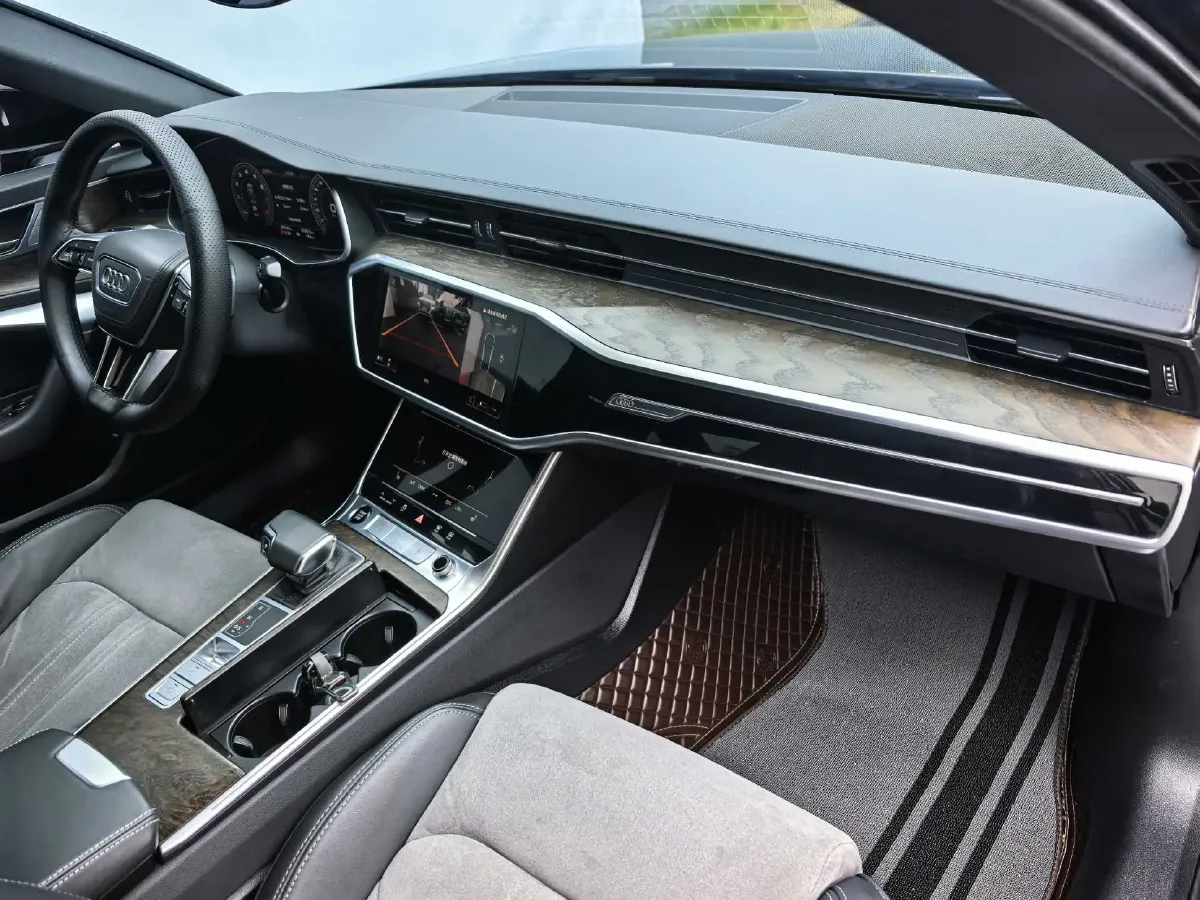 2023 Audi A6L 2.0T 245HP L4 7DCT,autocango,china used car exporter,china ev exporter,chinese used car exporter,chinese used ev exporter