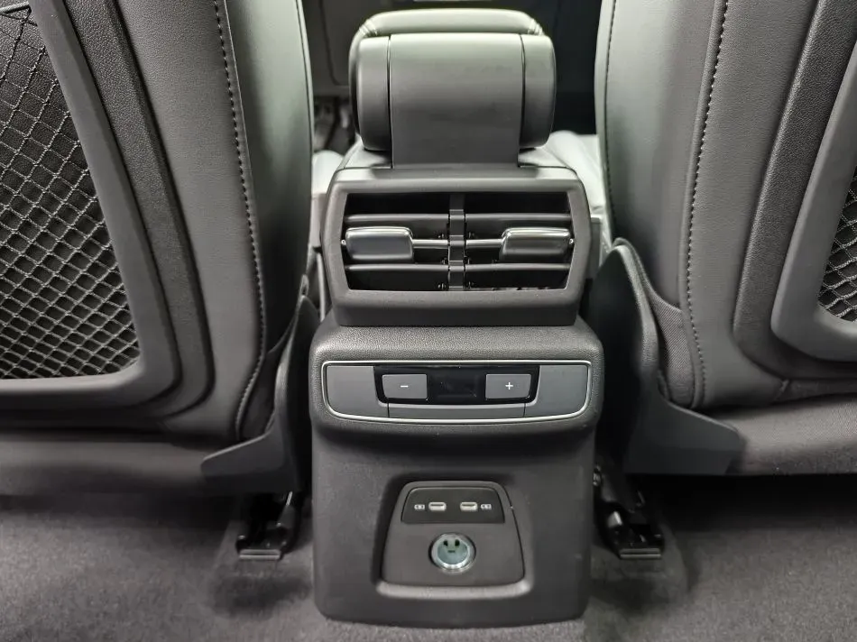 2024 Audi Q4 e-tron BEV 84.8KWH,autocango,china used car exporter,china ev exporter,chinese used car exporter,chinese used ev exporter