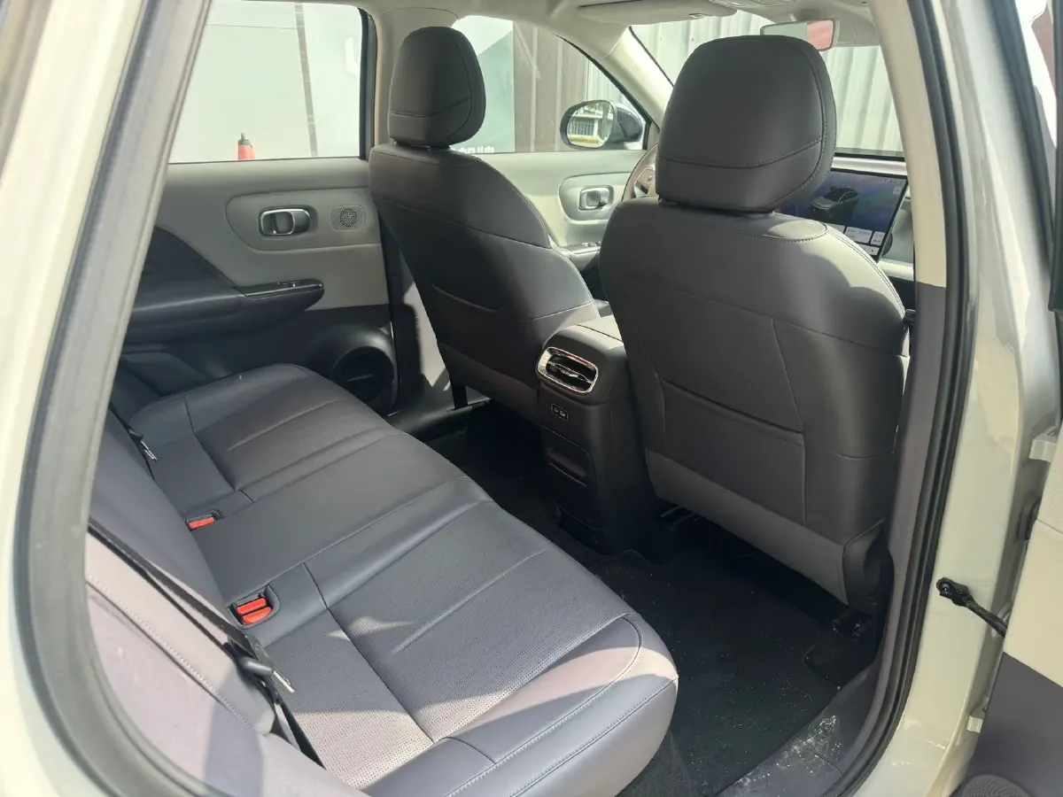 2025 Leapmotor B10 BEV 56.2KWH,autocango,china used car exporter,china ev exporter,chinese used car exporter,chinese used ev exporter