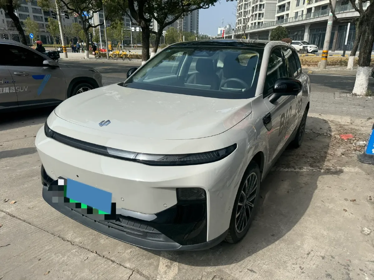 2025 Leapmotor B10 BEV 56.2KWH,autocango,china used car exporter,china ev exporter,chinese used car exporter,chinese used ev exporter