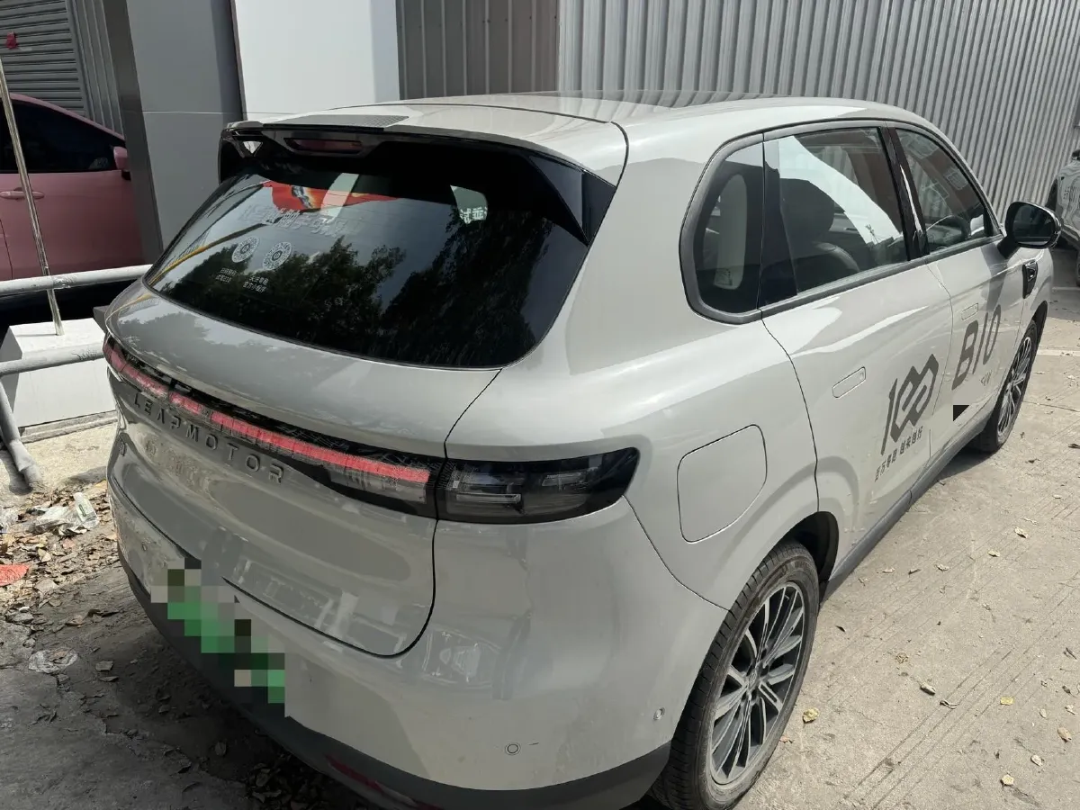 2025 Leapmotor B10 BEV 56.2KWH,autocango,china used car exporter,china ev exporter,chinese used car exporter,chinese used ev exporter