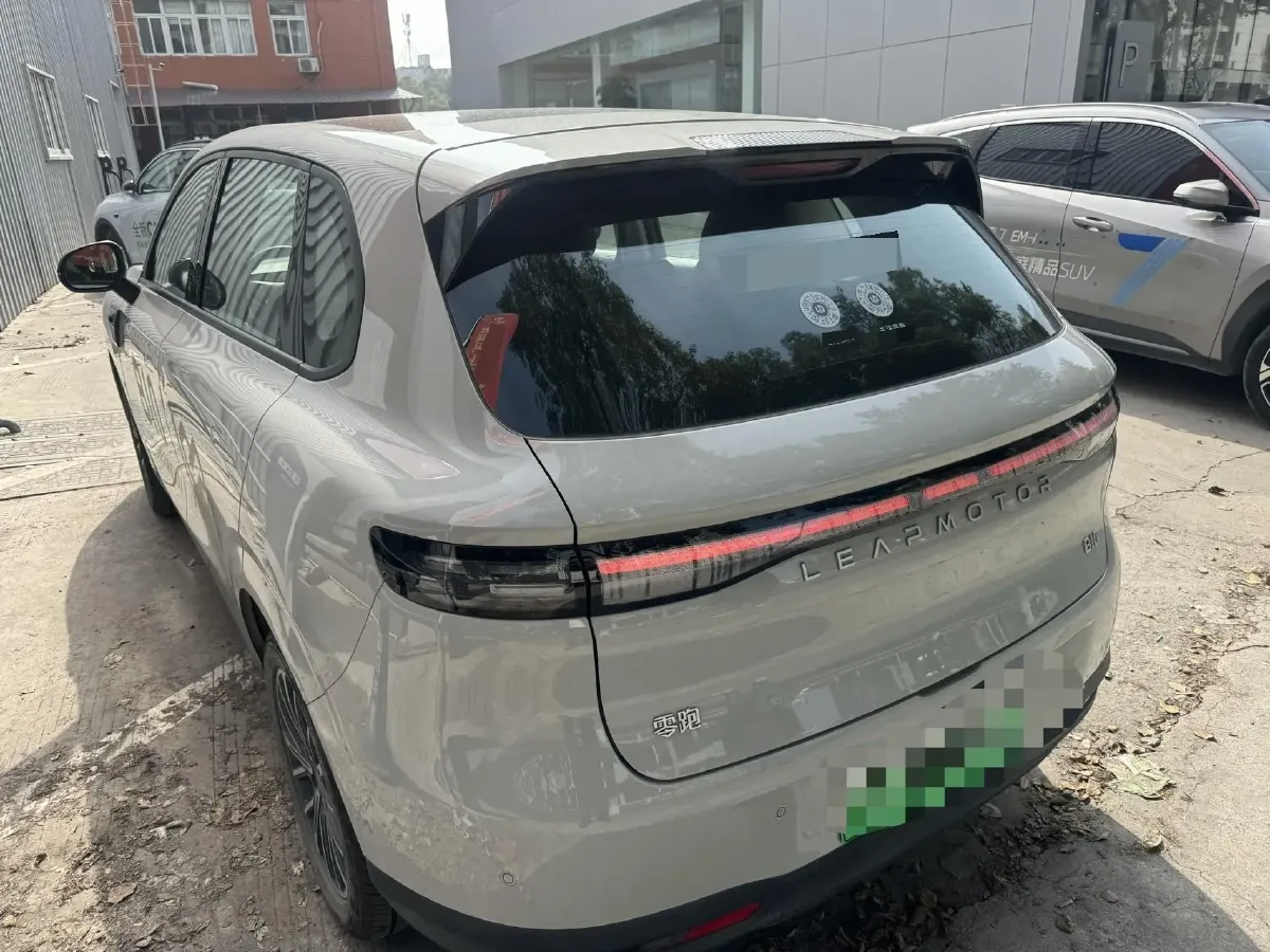 2025 Leapmotor B10 BEV 56.2KWH,autocango,china used car exporter,china ev exporter,chinese used car exporter,chinese used ev exporter