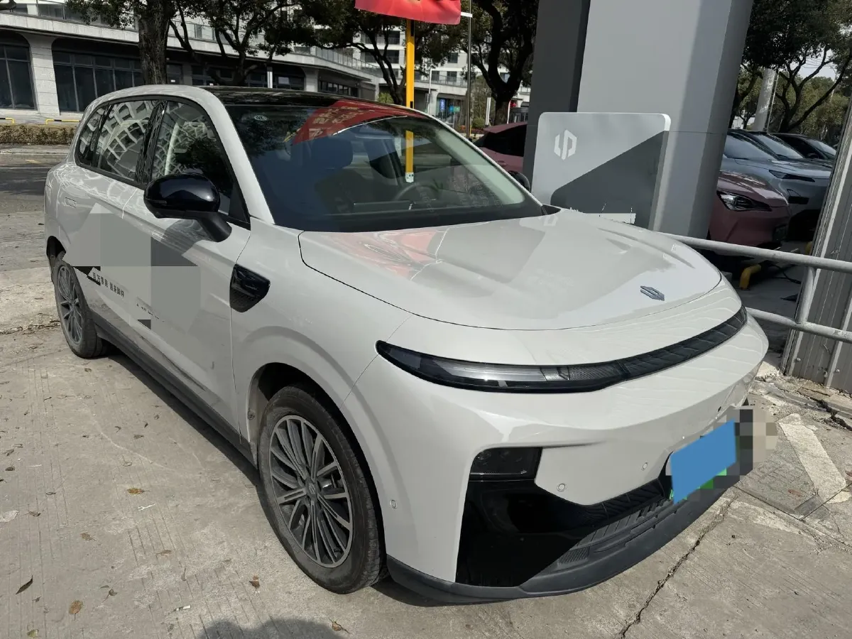 2025 Leapmotor B10 BEV 56.2KWH,autocango,china used car exporter,china ev exporter,chinese used car exporter,chinese used ev exporter