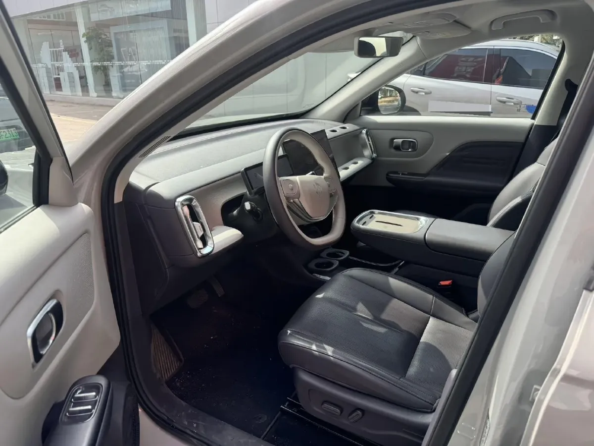 2025 Leapmotor B10 BEV 56.2KWH,autocango,china used car exporter,china ev exporter,chinese used car exporter,chinese used ev exporter