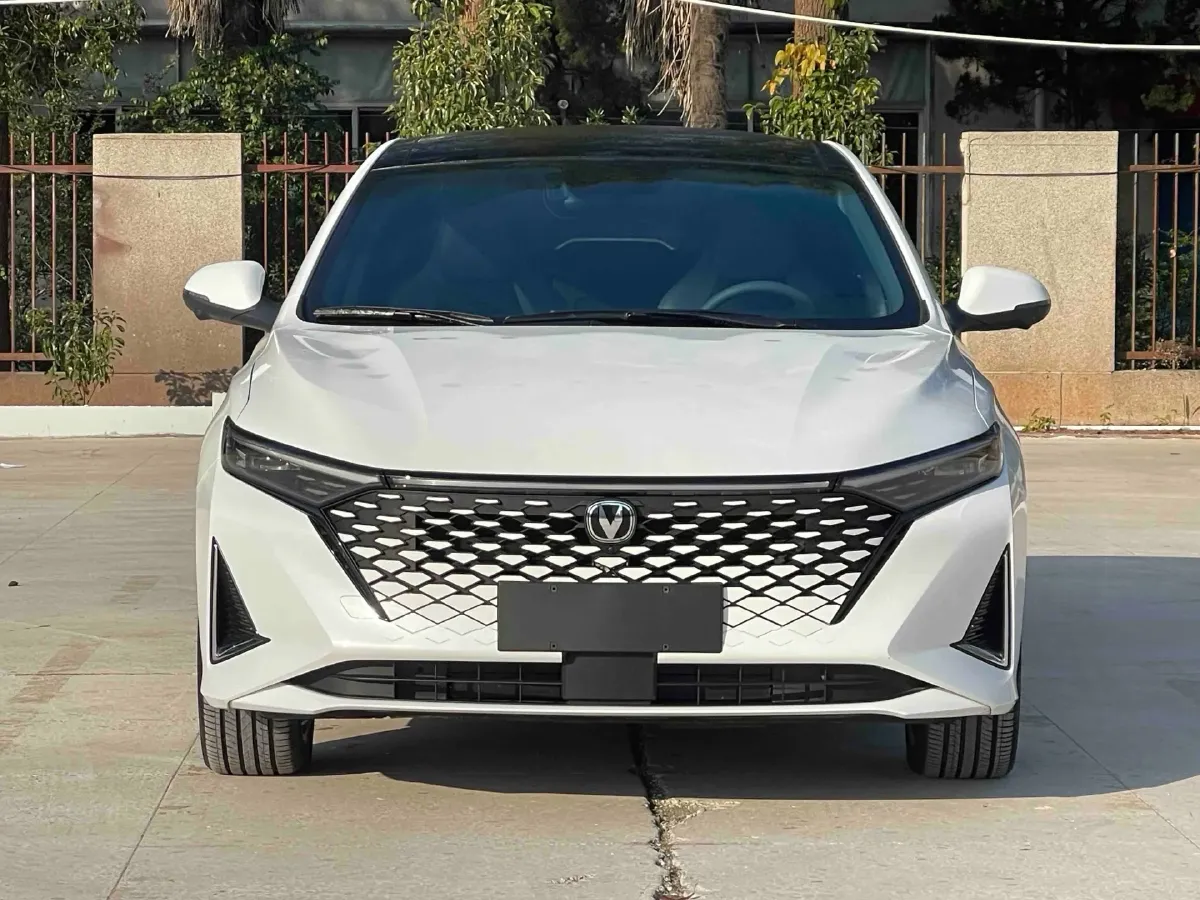 2024 ChangAn Raeton Plus 1.5T 188HP L4 7DCT,autocango,china used car exporter,china ev exporter,chinese used car exporter,chinese used ev exporter