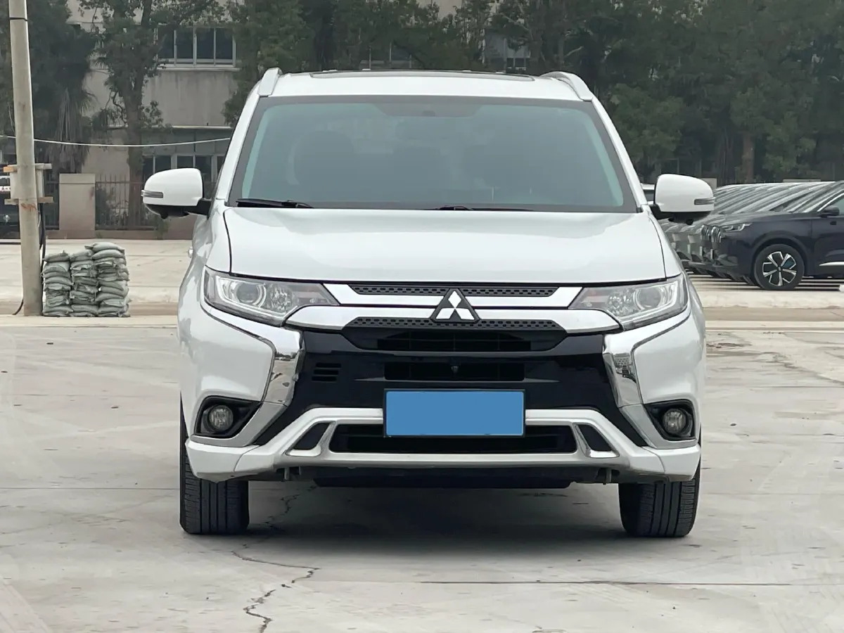 2021 Mitsubishi Outlander 2.0L 166HP L4 CVT,autocango,china used car exporter,china ev exporter,chinese used car exporter,chinese used ev exporter