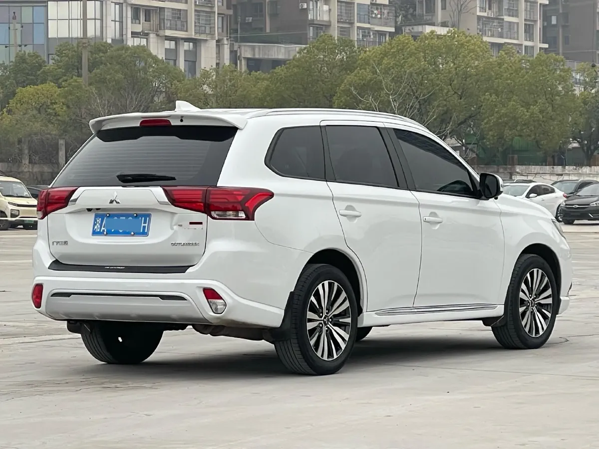 2021 Mitsubishi Outlander 2.0L 166HP L4 CVT,autocango,china used car exporter,china ev exporter,chinese used car exporter,chinese used ev exporter
