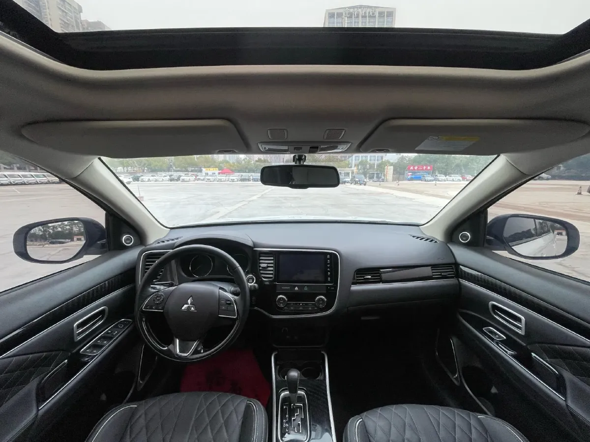 2021 Mitsubishi Outlander 2.0L 166HP L4 CVT,autocango,china used car exporter,china ev exporter,chinese used car exporter,chinese used ev exporter