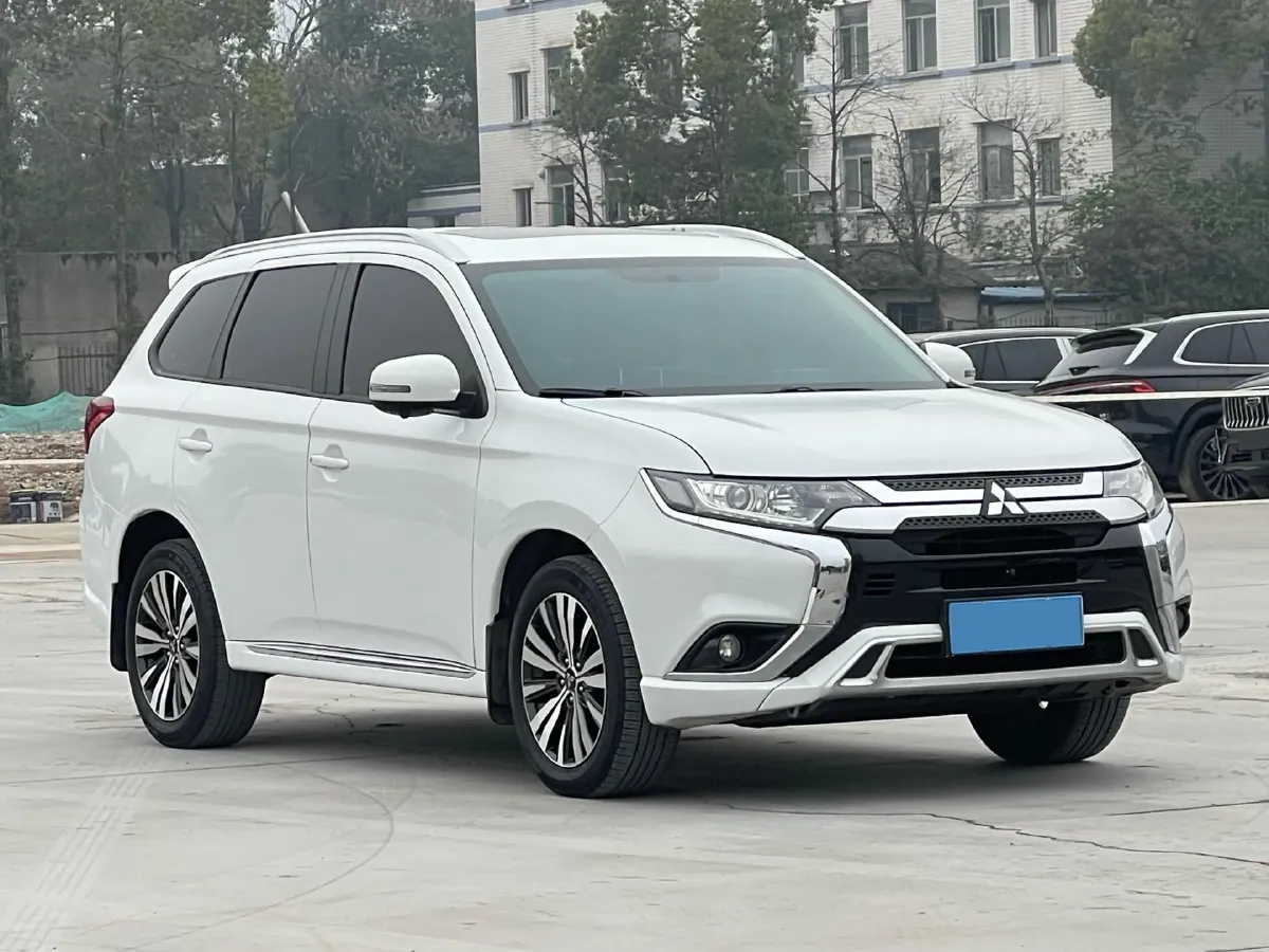 2021 Mitsubishi Outlander 2.0L 166HP L4 CVT,autocango,china used car exporter,china ev exporter,chinese used car exporter,chinese used ev exporter