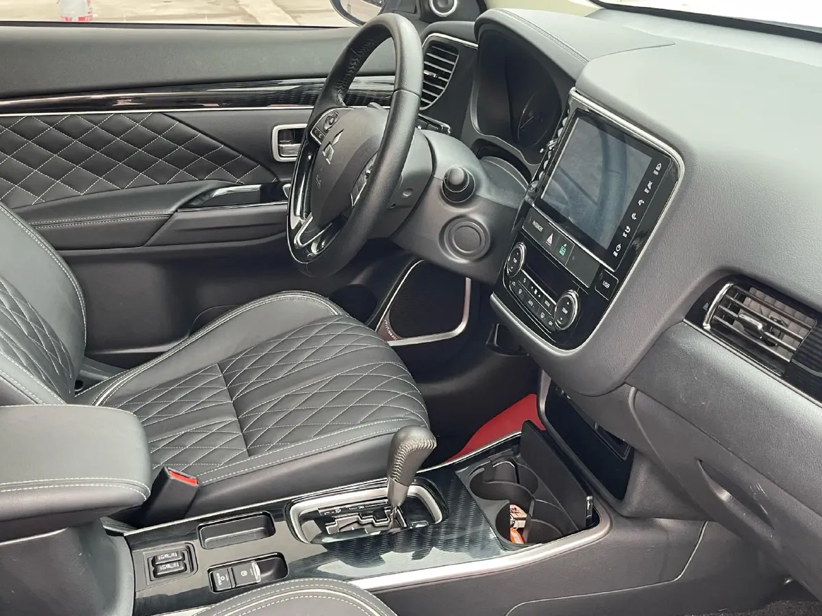 2021 Mitsubishi Outlander 2.0L 166HP L4 CVT,autocango,china used car exporter,china ev exporter,chinese used car exporter,chinese used ev exporter