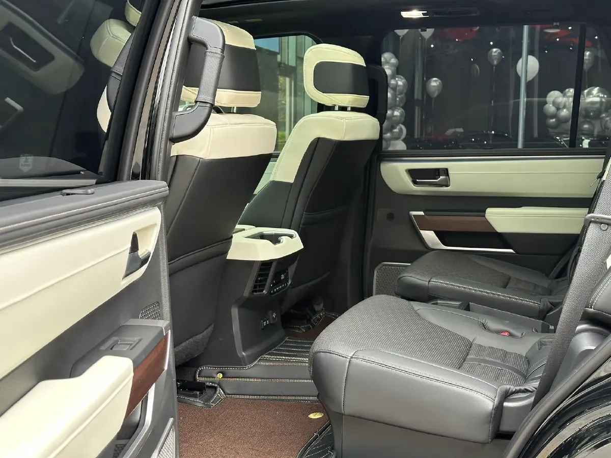 2023 HongQi H5 1.8T 197HP L4 8AT,autocango,china used car exporter,china ev exporter,chinese used car exporter,chinese used ev exporter