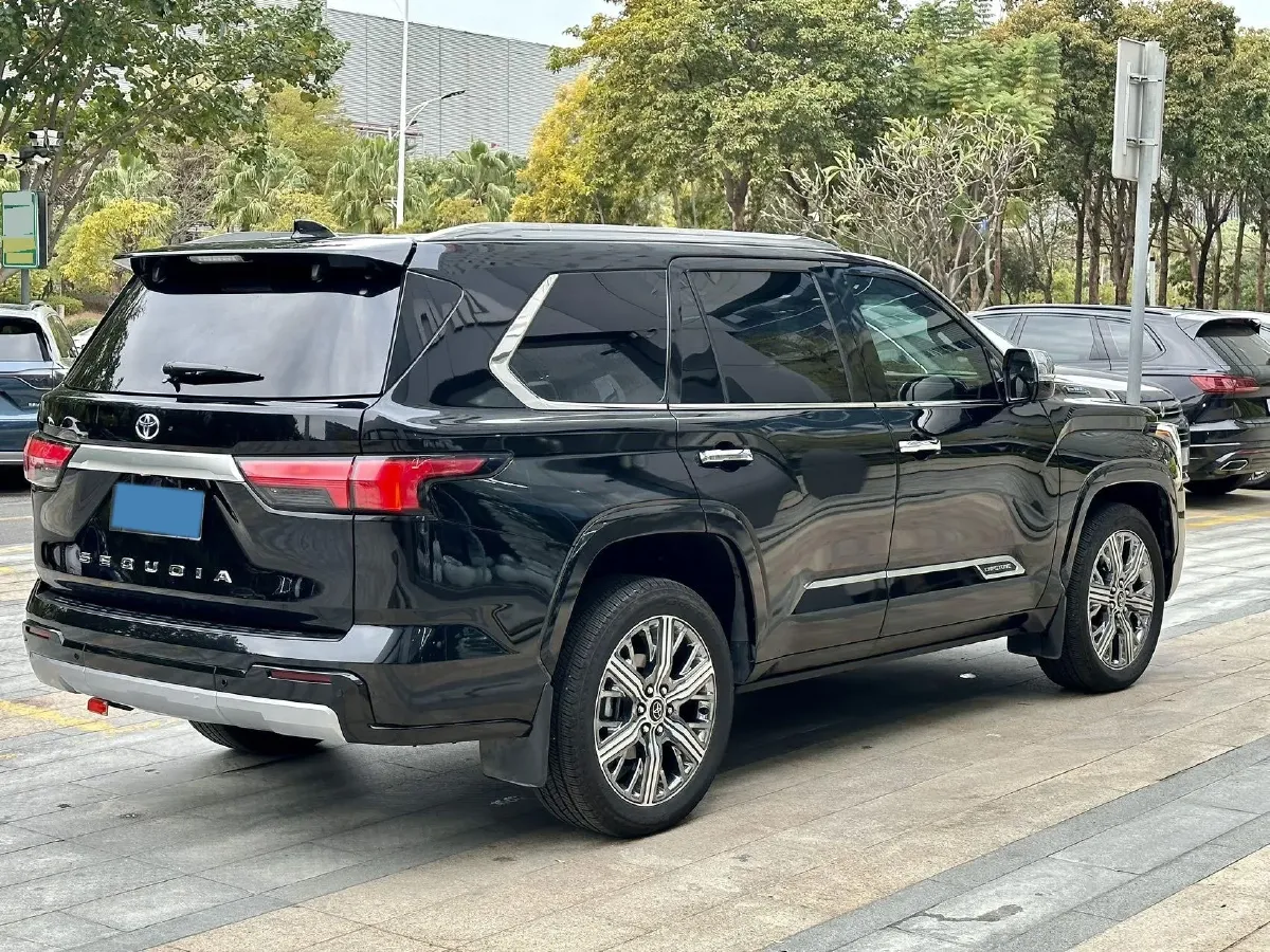2023 HongQi H5 1.8T 197HP L4 8AT,autocango,china used car exporter,china ev exporter,chinese used car exporter,chinese used ev exporter