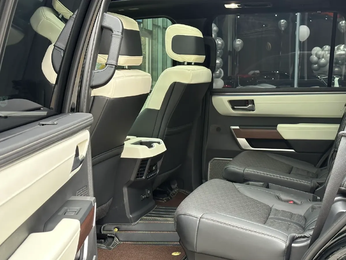 2023 HongQi H5 1.8T 197HP L4 8AT,autocango,china used car exporter,china ev exporter,chinese used car exporter,chinese used ev exporter