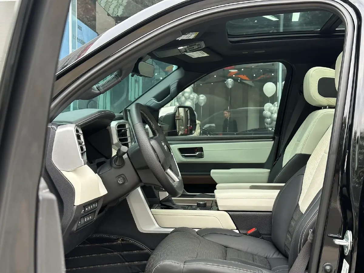 2023 HongQi H5 1.8T 197HP L4 8AT,autocango,china used car exporter,china ev exporter,chinese used car exporter,chinese used ev exporter