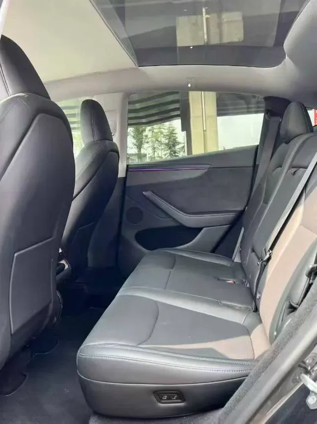 2025 Tesla Model Y BEV 62.5KWH,autocango,china used car exporter,china ev exporter,chinese used car exporter,chinese used ev exporter