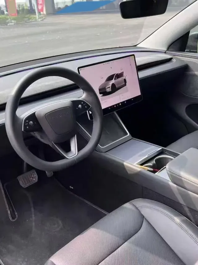 2025 Tesla Model Y BEV 62.5KWH,autocango,china used car exporter,china ev exporter,chinese used car exporter,chinese used ev exporter