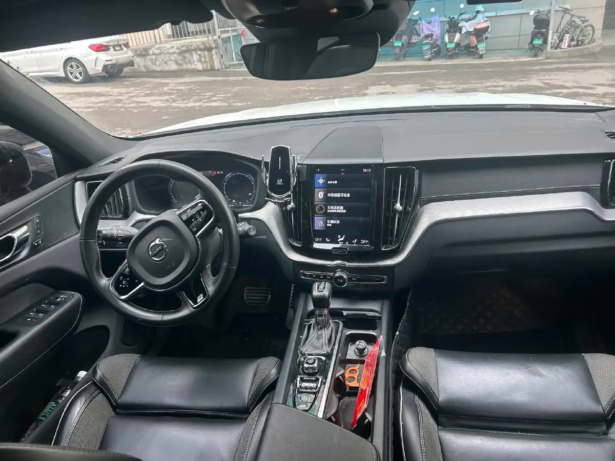 2020 Volvo XC60 2.0T 254HP L4 8AT,autocango,china used car exporter,china ev exporter,chinese used car exporter,chinese used ev exporter