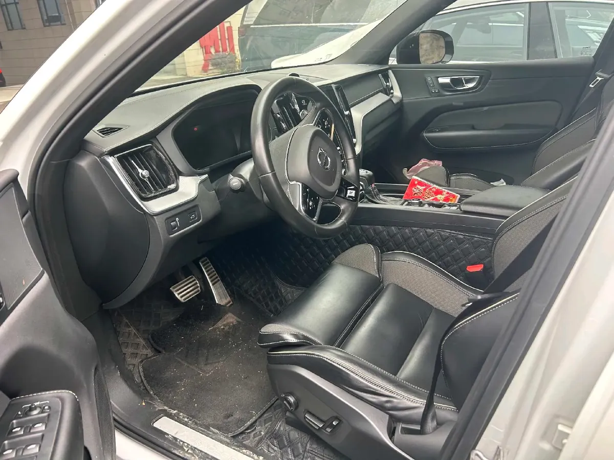 2020 Volvo XC60 2.0T 254HP L4 8AT,autocango,china used car exporter,china ev exporter,chinese used car exporter,chinese used ev exporter