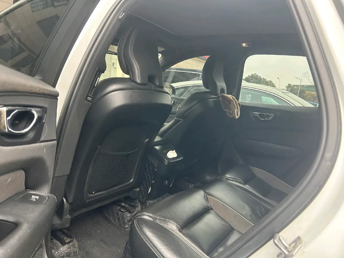 2020 Volvo XC60 2.0T 254HP L4 8AT,autocango,china used car exporter,china ev exporter,chinese used car exporter,chinese used ev exporter