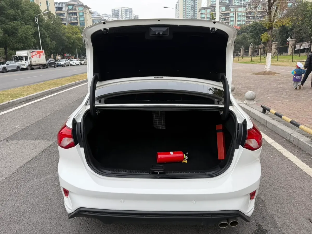2021 Ford Focus 1.5T 174HP L3 8AT,autocango,china used car exporter,china ev exporter,chinese used car exporter,chinese used ev exporter