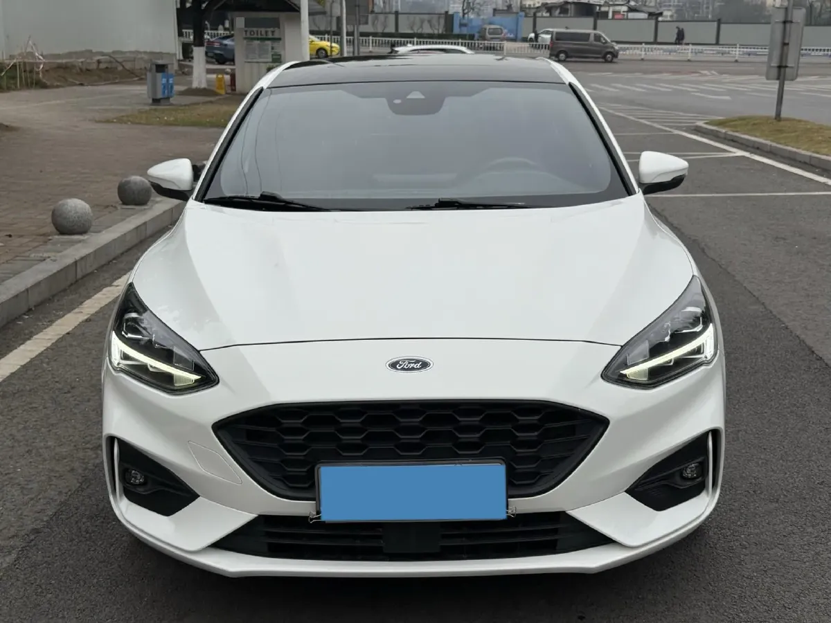 2021 Ford Focus 1.5T 174HP L3 8AT,autocango,china used car exporter,china ev exporter,chinese used car exporter,chinese used ev exporter