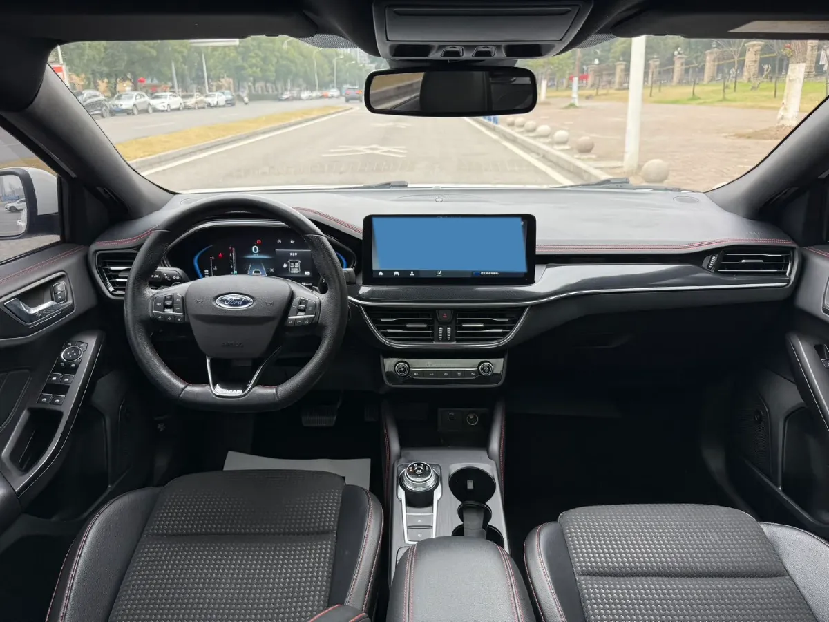 2021 Ford Focus 1.5T 174HP L3 8AT,autocango,china used car exporter,china ev exporter,chinese used car exporter,chinese used ev exporter