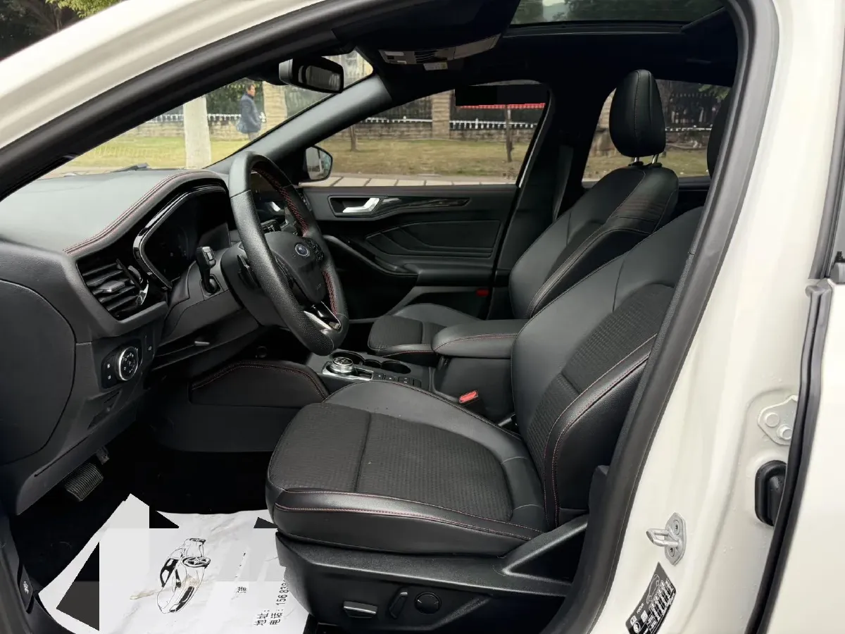 2021 Ford Focus 1.5T 174HP L3 8AT,autocango,china used car exporter,china ev exporter,chinese used car exporter,chinese used ev exporter