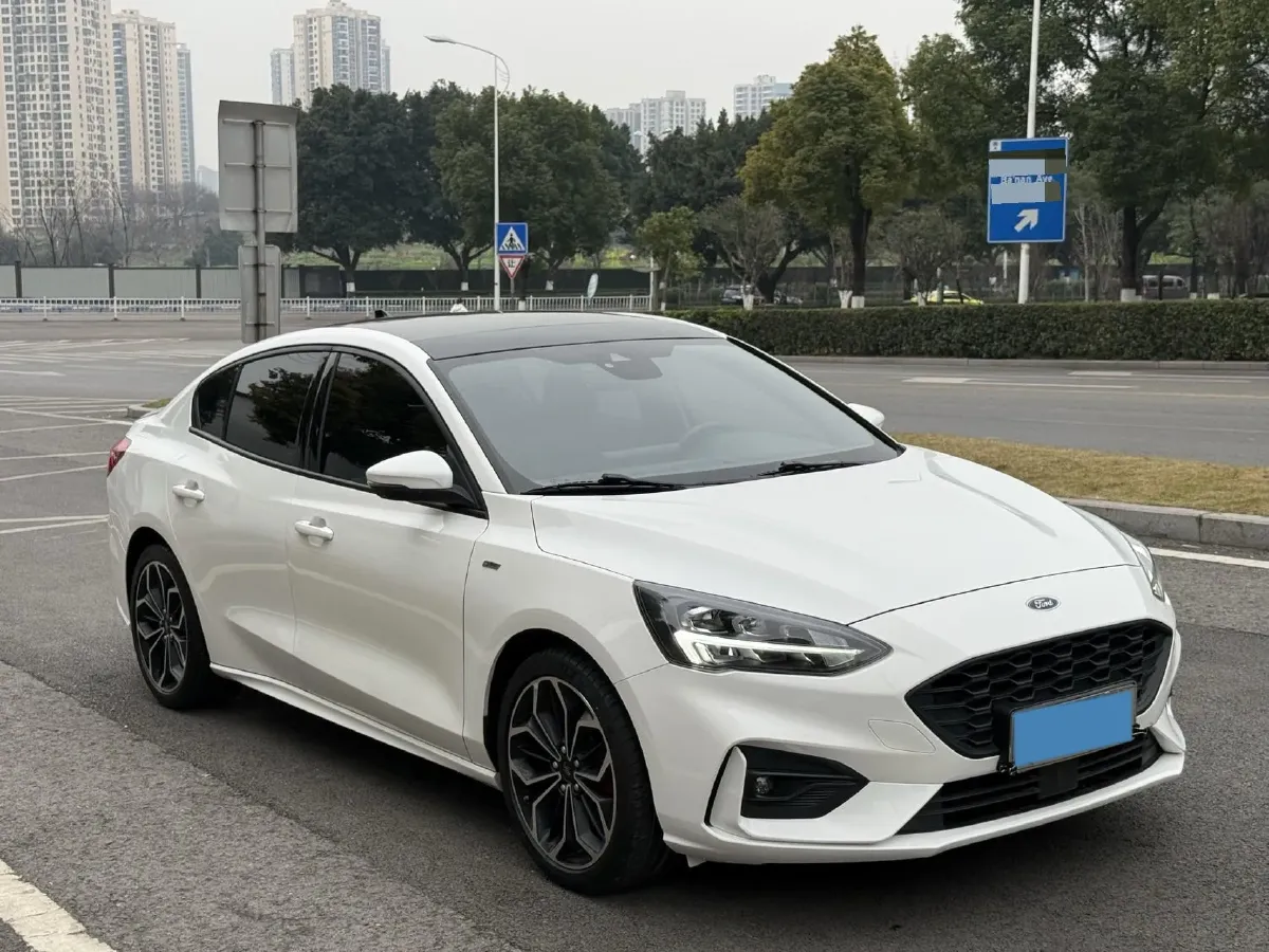 2021 Ford Focus 1.5T 174HP L3 8AT,autocango,china used car exporter,china ev exporter,chinese used car exporter,chinese used ev exporter