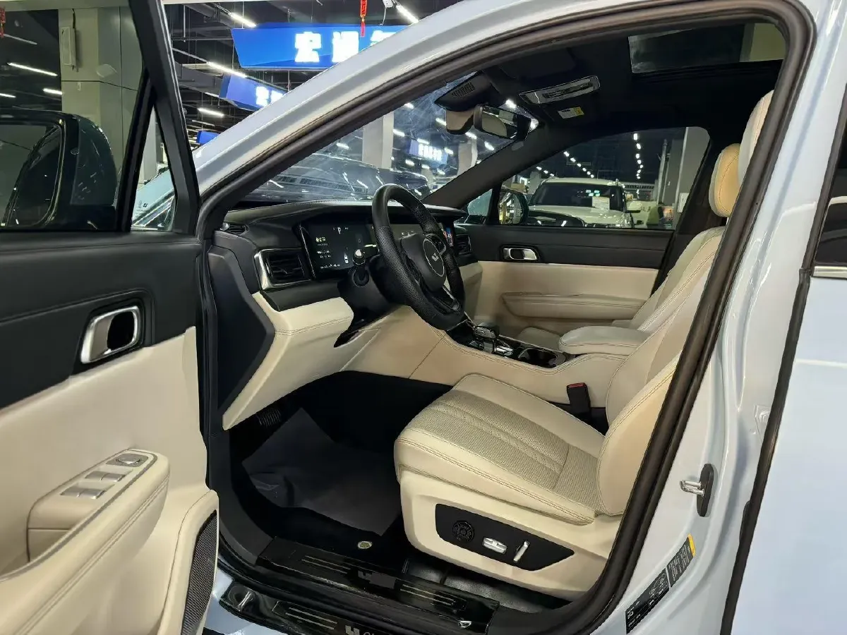 2021 Li ONE Range Extended 131HP REEV 40.5KWH,autocango,china used car exporter,china ev exporter,chinese used car exporter,chinese used ev exporter