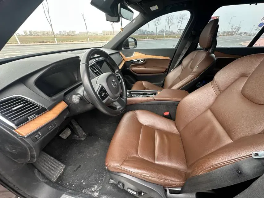 2021 Volvo XC90 2.0T 299HP L4 8AT,autocango,china used car exporter,china ev exporter,chinese used car exporter,chinese used ev exporter