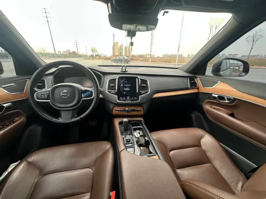 2021 Volvo XC90 2.0T 299HP L4 8AT,autocango,china used car exporter,china ev exporter,chinese used car exporter,chinese used ev exporter