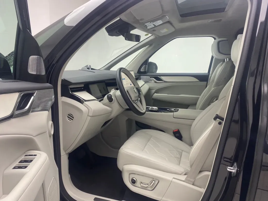 2025 Volvo EM90 BEV 116KWH,autocango,china used car exporter,china ev exporter,chinese used car exporter,chinese used ev exporter