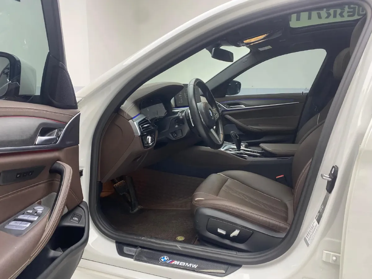 2023 BMW 5 Series 2.0T 245HP L4 8AT,autocango,china used car exporter,china ev exporter,chinese used car exporter,chinese used ev exporter