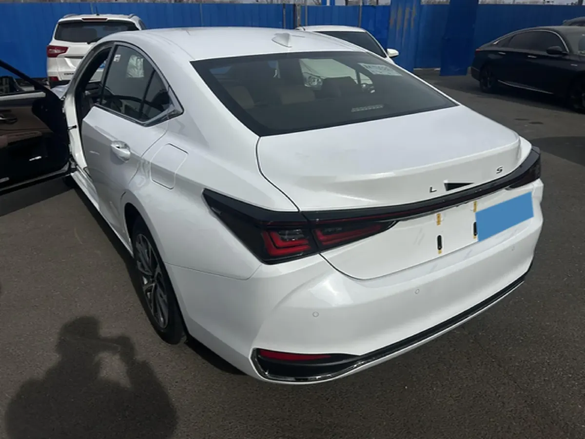2025 Lexus ES 2.0L 173HP L4 CVT,autocango,china used car exporter,china ev exporter,chinese used car exporter,chinese used ev exporter