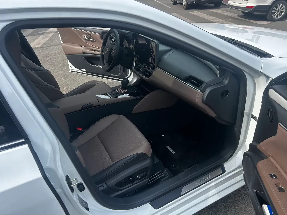 2025 Lexus ES 2.0L 173HP L4 CVT,autocango,china used car exporter,china ev exporter,chinese used car exporter,chinese used ev exporter