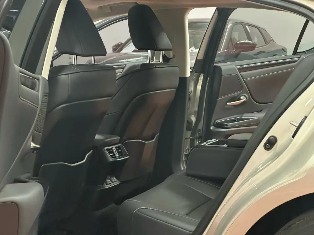 2018 Lexus ES 2.0L 167HP L4 6AT,autocango,china used car exporter,china ev exporter,chinese used car exporter,chinese used ev exporter