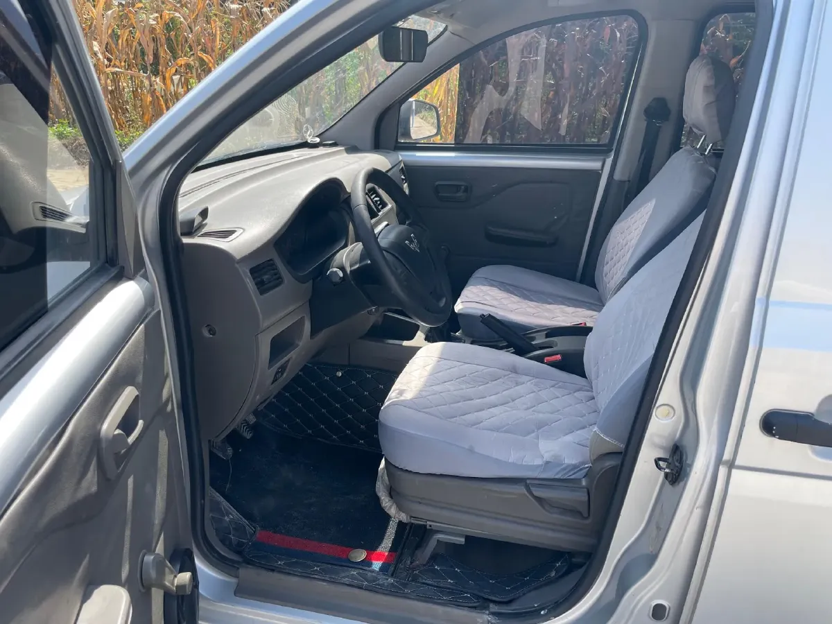 2018 WuLing RongGuang V 1.5L 112HP L4 5MT,autocango,china used car exporter,china ev exporter,chinese used car exporter,chinese used ev exporter