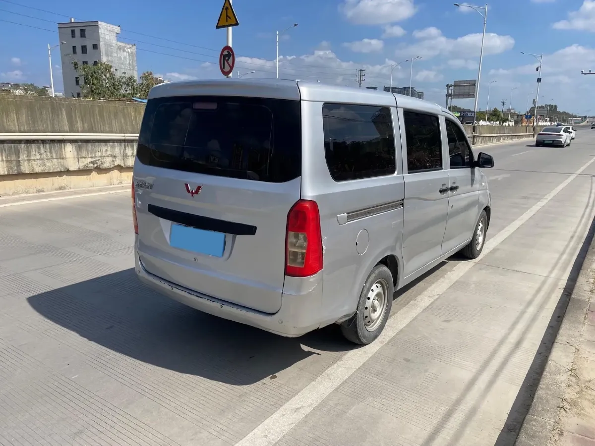 2018 WuLing RongGuang V 1.5L 112HP L4 5MT,autocango,china used car exporter,china ev exporter,chinese used car exporter,chinese used ev exporter