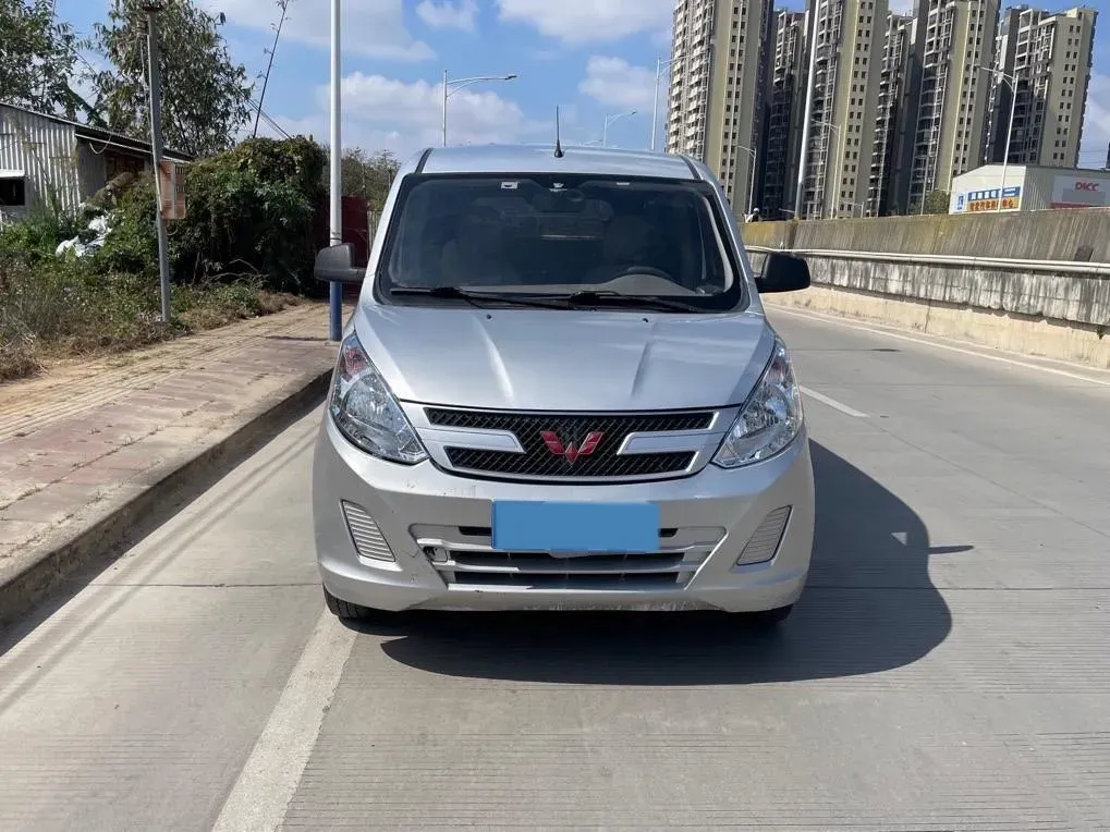 2018 WuLing RongGuang V 1.5L 112HP L4 5MT,autocango,china used car exporter,china ev exporter,chinese used car exporter,chinese used ev exporter