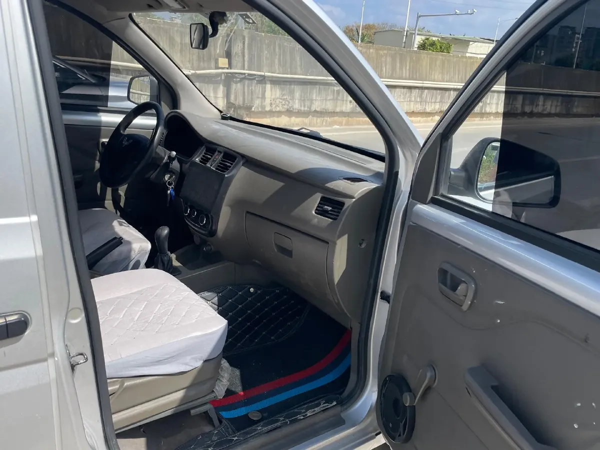 2018 WuLing RongGuang V 1.5L 112HP L4 5MT,autocango,china used car exporter,china ev exporter,chinese used car exporter,chinese used ev exporter