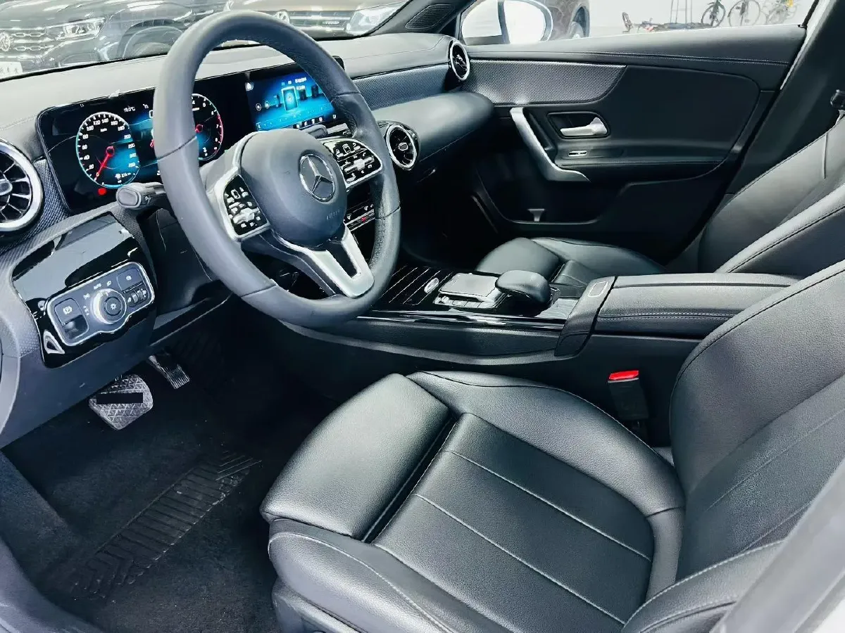 2021 Mercedes-Benz A Class 1.3T 136HP L4 7DCT,autocango,china used car exporter,china ev exporter,chinese used car exporter,chinese used ev exporter