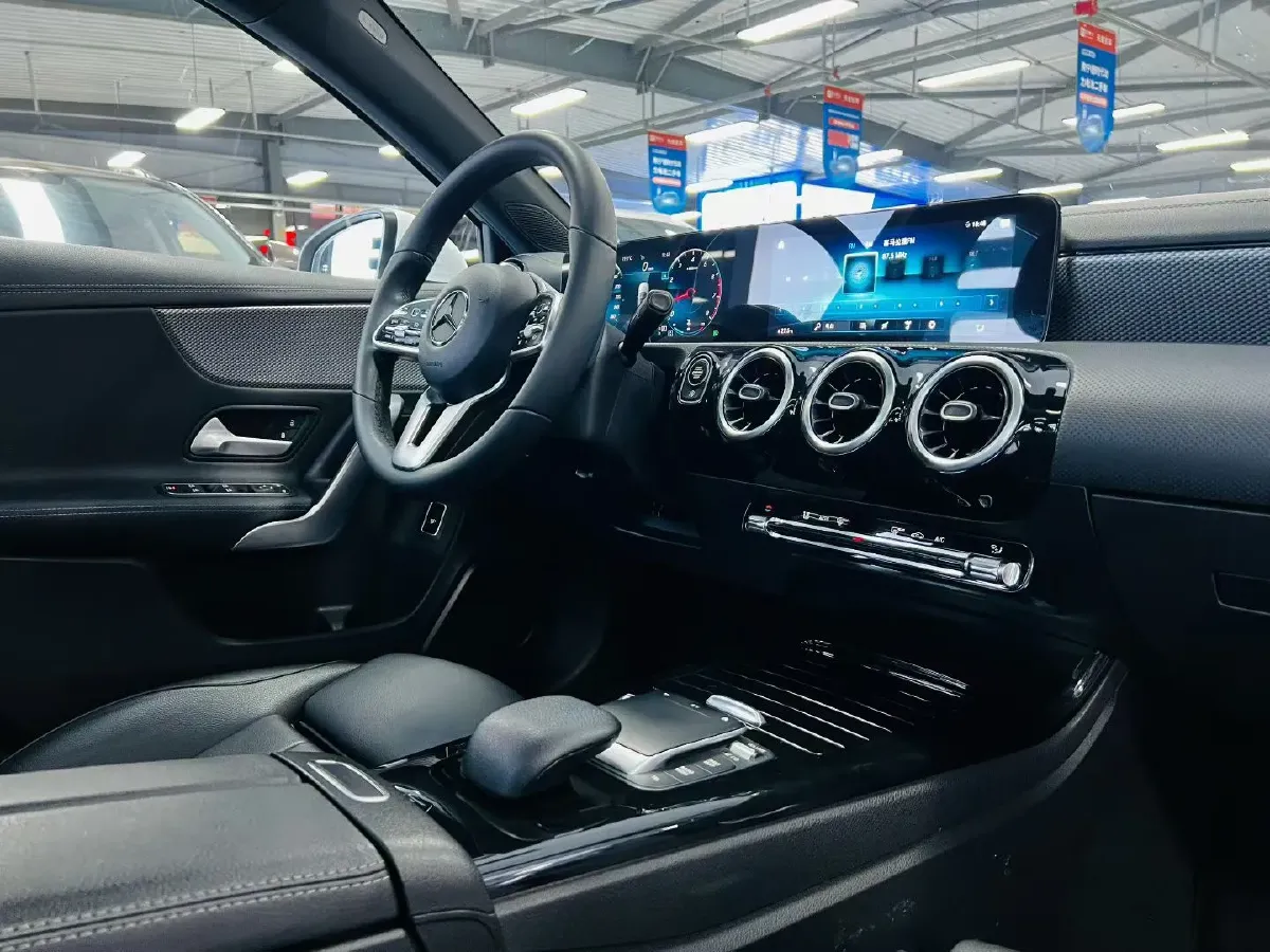 2021 Mercedes-Benz A Class 1.3T 136HP L4 7DCT,autocango,china used car exporter,china ev exporter,chinese used car exporter,chinese used ev exporter